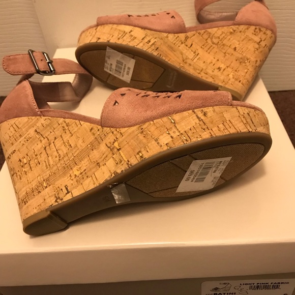 Marc Fisher Batini Pink Wedge Sandals - Picture 4 of 4